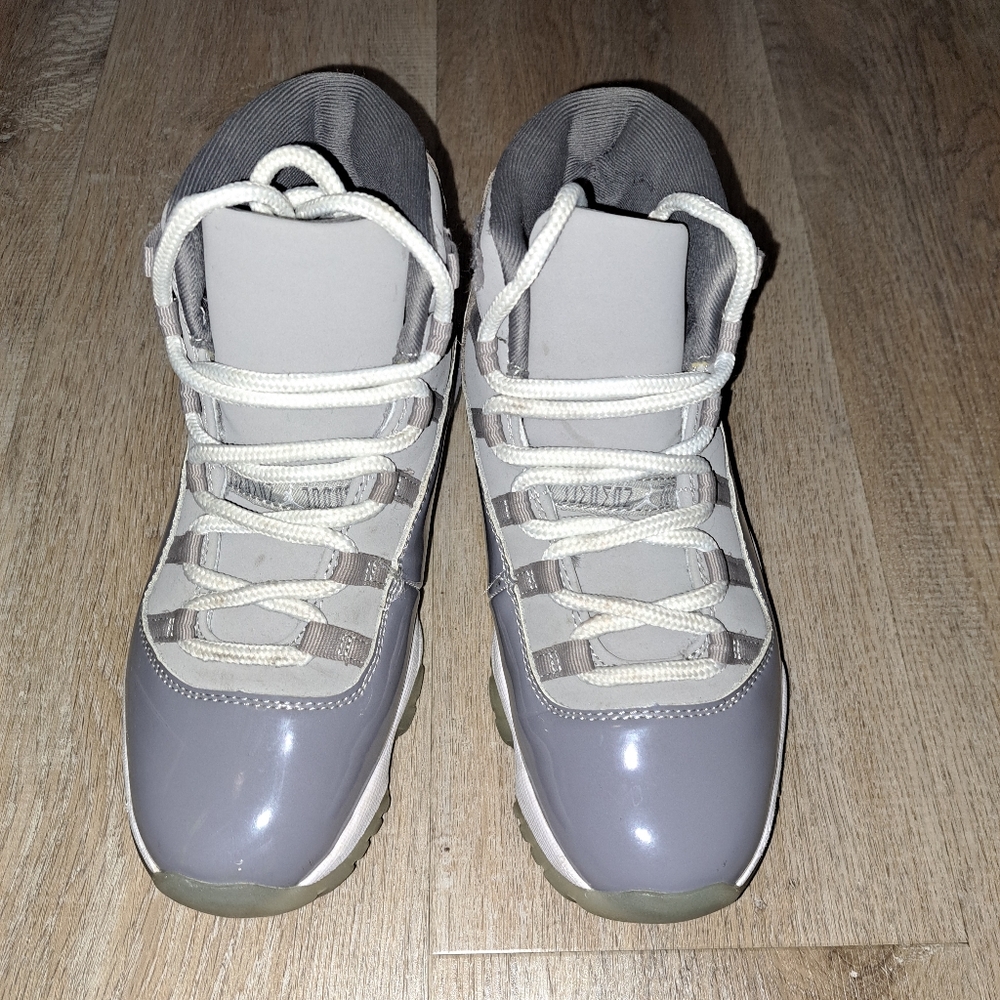 Nike Jordan II Retro Sneakers Gray White Size 6.5Y